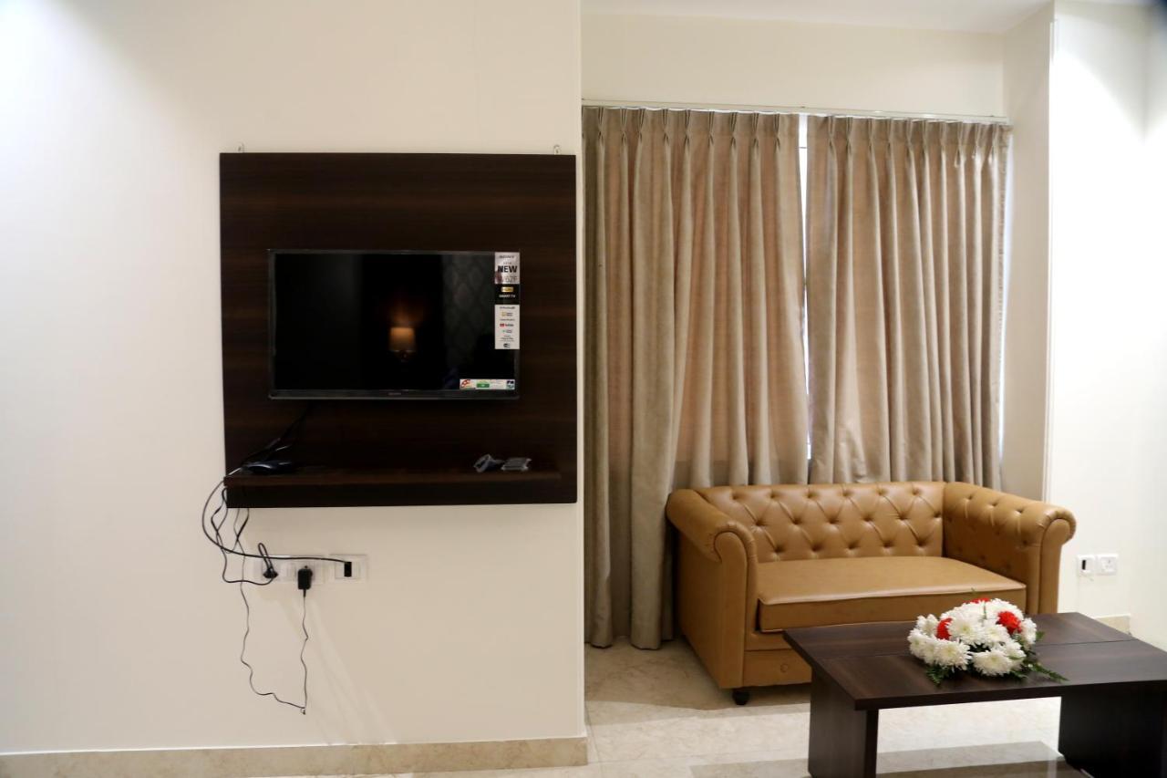 Awadh Inn Noida Exterior photo